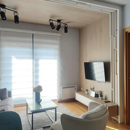 Vidik Snova, Pekovic 公寓 *